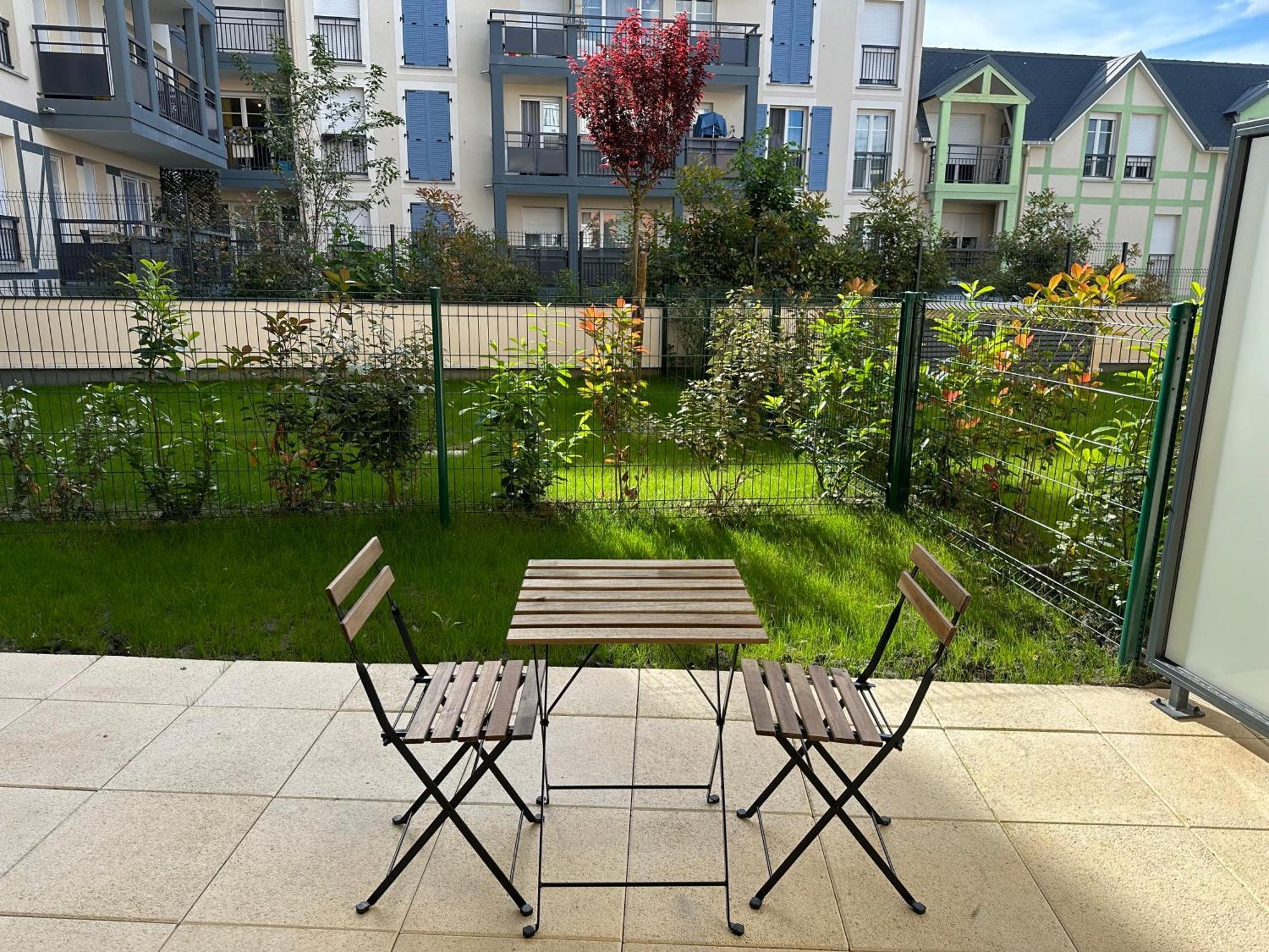 Appartement 2 Pieces Neuf Avec Sont Jardin Prive Franconville  Extérieur photo